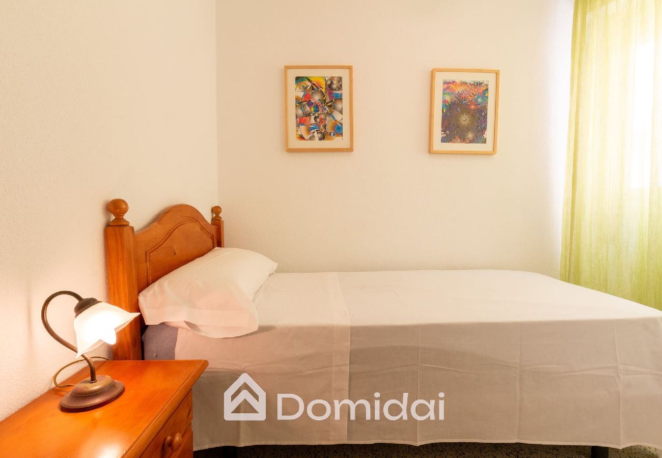 Apartamento en Santa Pola - Playa a 5 metros en el centro del pueblo - Domidai 