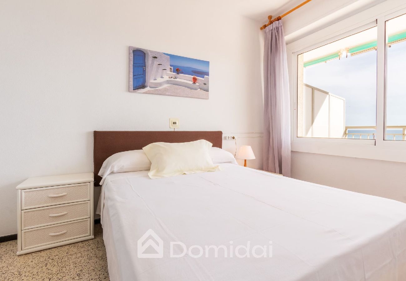 Apartamento en Santa Pola - Playa a 5 metros en el centro del pueblo - Domidai 