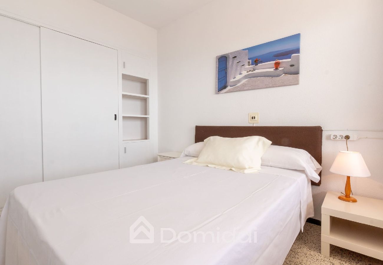 Apartamento en Santa Pola - Playa a 5 metros en el centro del pueblo - Domidai 