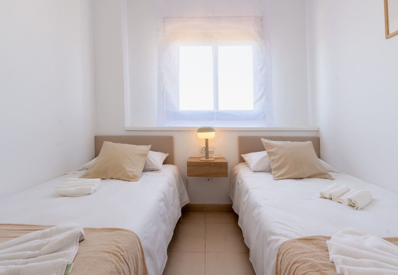 Apartamento en Arenales del Sol - The Sand - Relax, beach and pool 