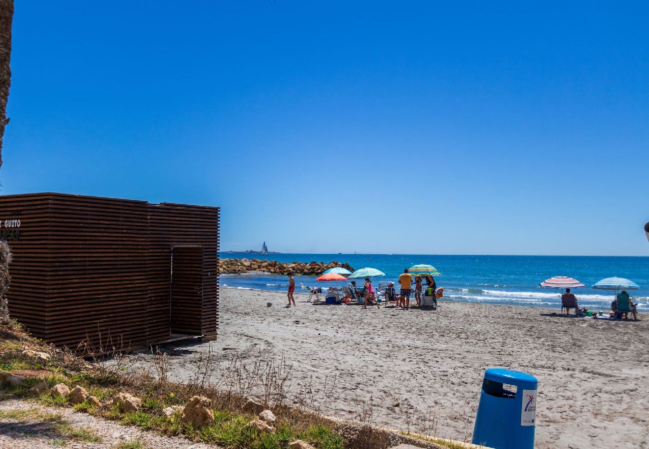 Estudio en Santa Pola - Estudio para dos a 5 metros de la playa + parking 