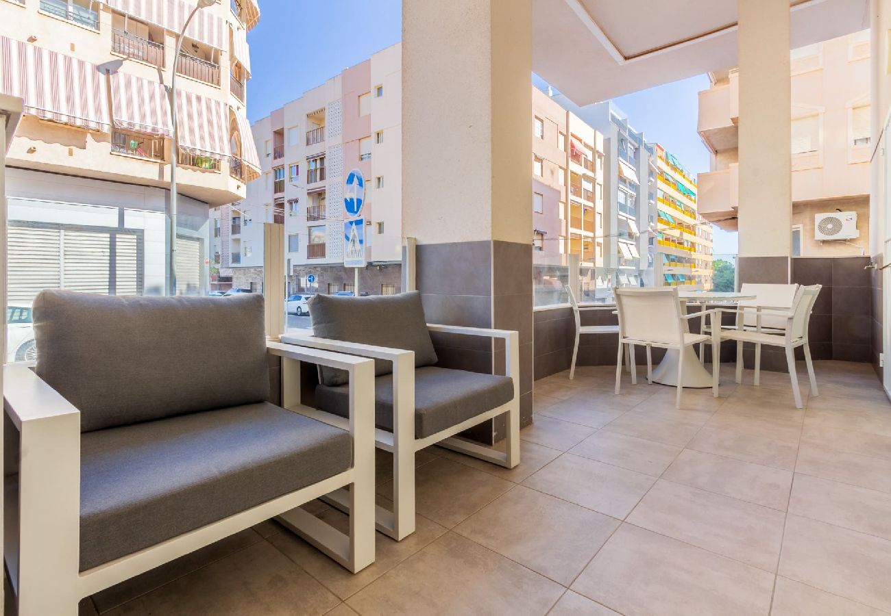 Apartamento en Santa Pola - Moderno piso en la playa con piscina y despacho 