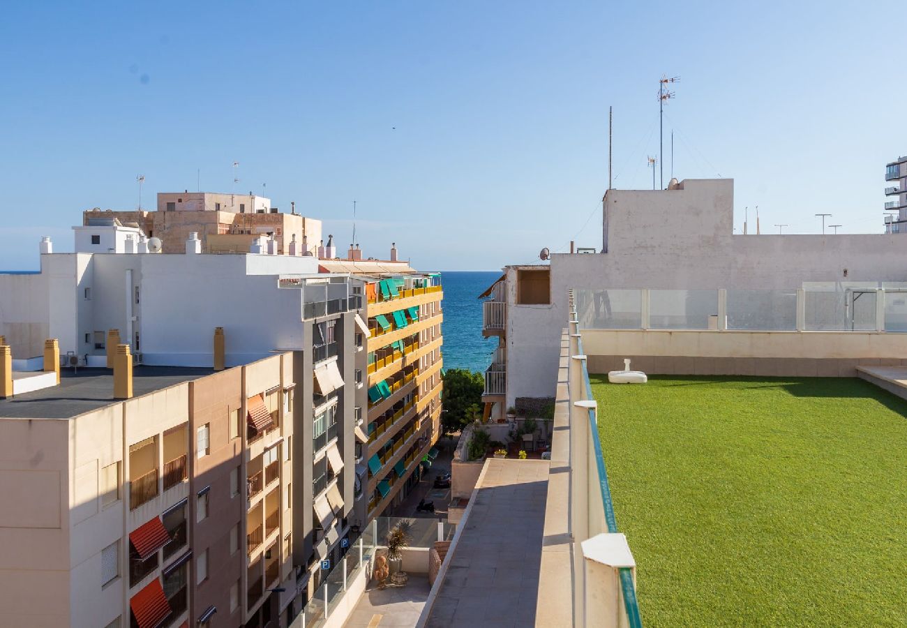 Apartamento en Santa Pola - Moderno piso en la playa con piscina y despacho 