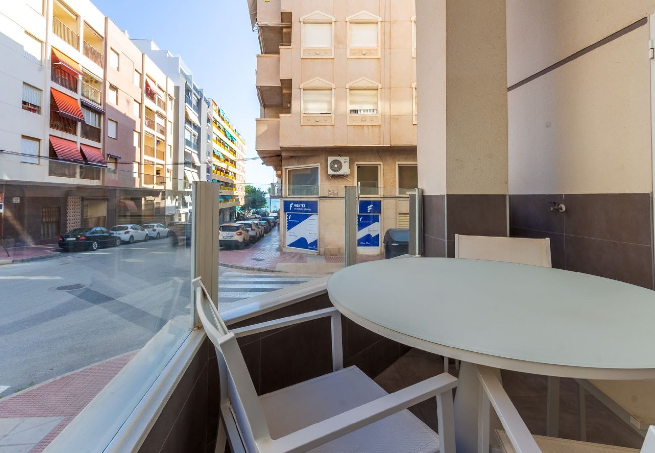 Apartamento en Santa Pola - Moderno piso en la playa con piscina y despacho 