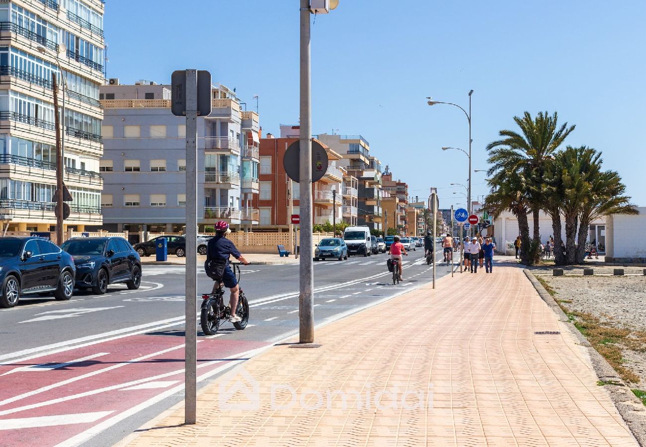 Apartamento en Santa Pola - Apartamento a pie de playa cerca del aeropuerto 