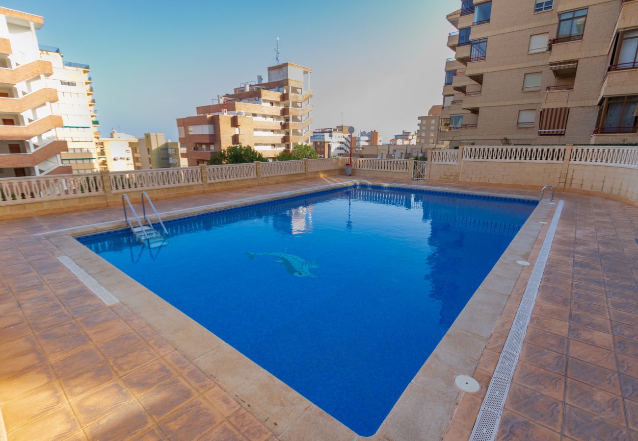 Apartamento en Arenales del Sol - Apartamento en Arenales con Piscina y Terraza Soleada