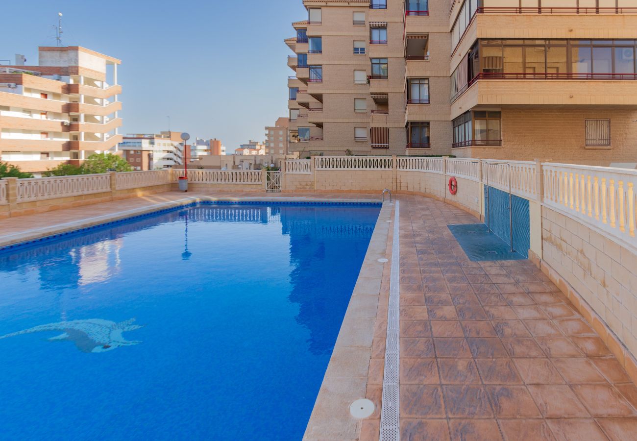 Apartamento en Arenales del Sol - Apartamento en Arenales con Piscina y Terraza Soleada