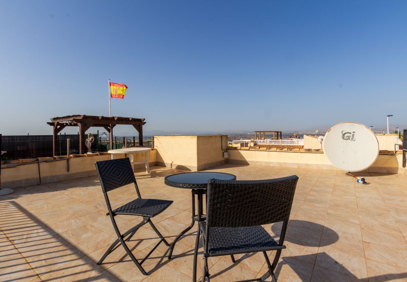 Casa adosada en Gran Alacant - Bungalow en Gran Alacant con Piscina, Terraza y Aparcamiento