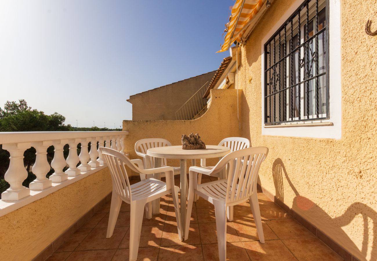 Casa adosada en Gran Alacant - Bungalow en Gran Alacant con Piscina, Terraza y Aparcamiento