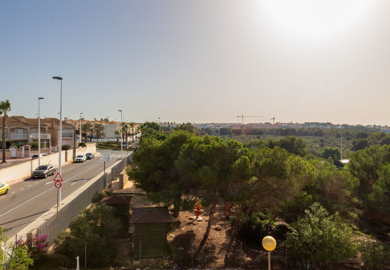 Casa adosada en Gran Alacant - Bungalow en Gran Alacant con Piscina, Terraza y Aparcamiento