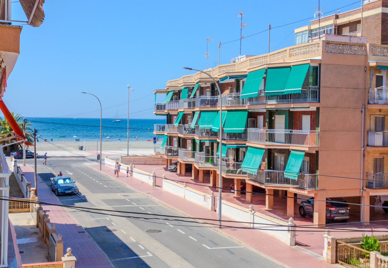 Apartamento en Santa Pola - Casa frente a la playa en Santa Pola
