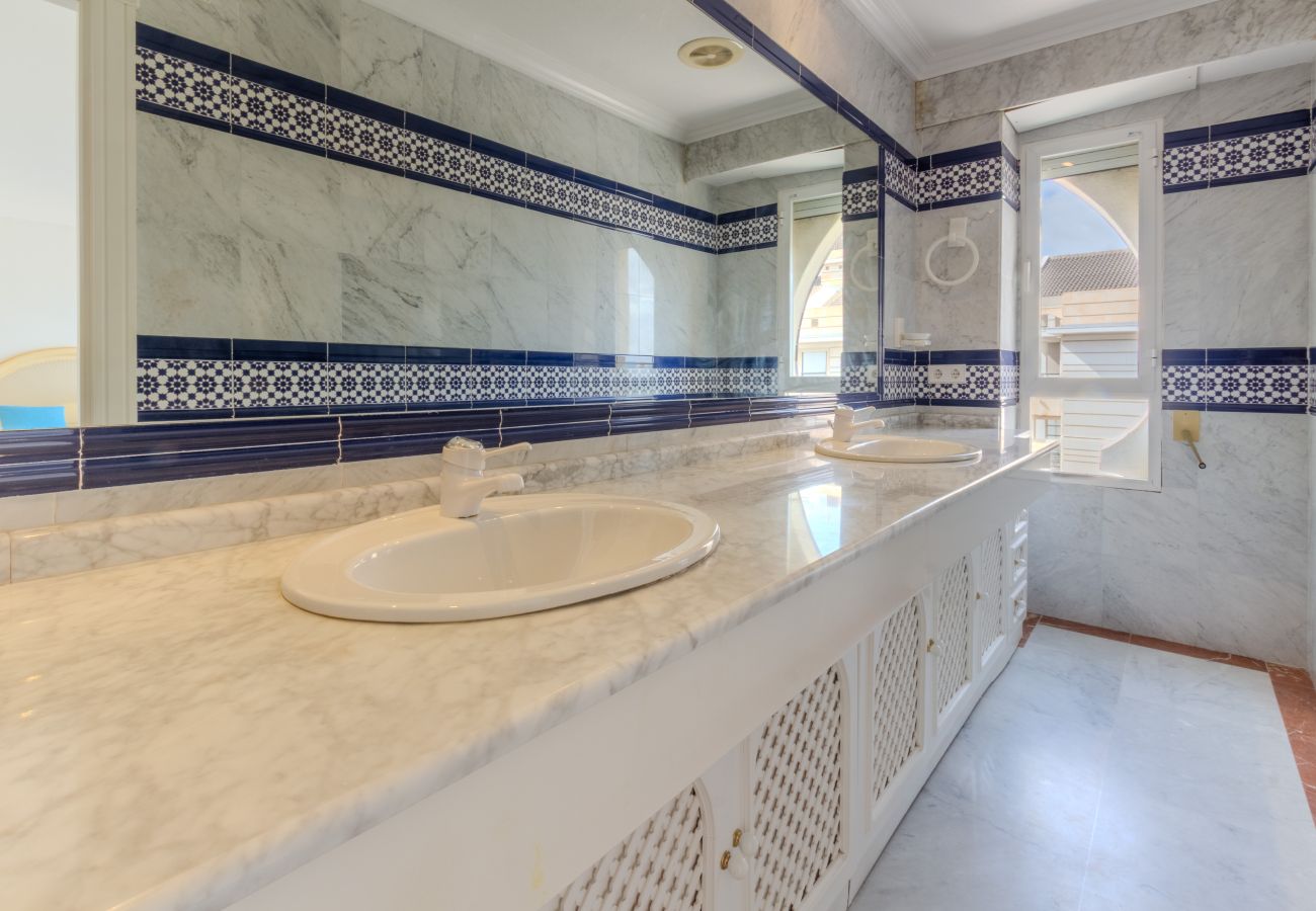 Apartamento en Santa Pola - Primera línea de playa (Media estancia +11 días)