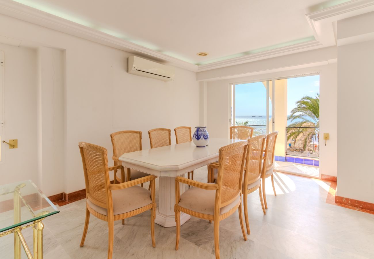 Apartamento en Santa Pola - Primera línea de playa (Media estancia +11 días)