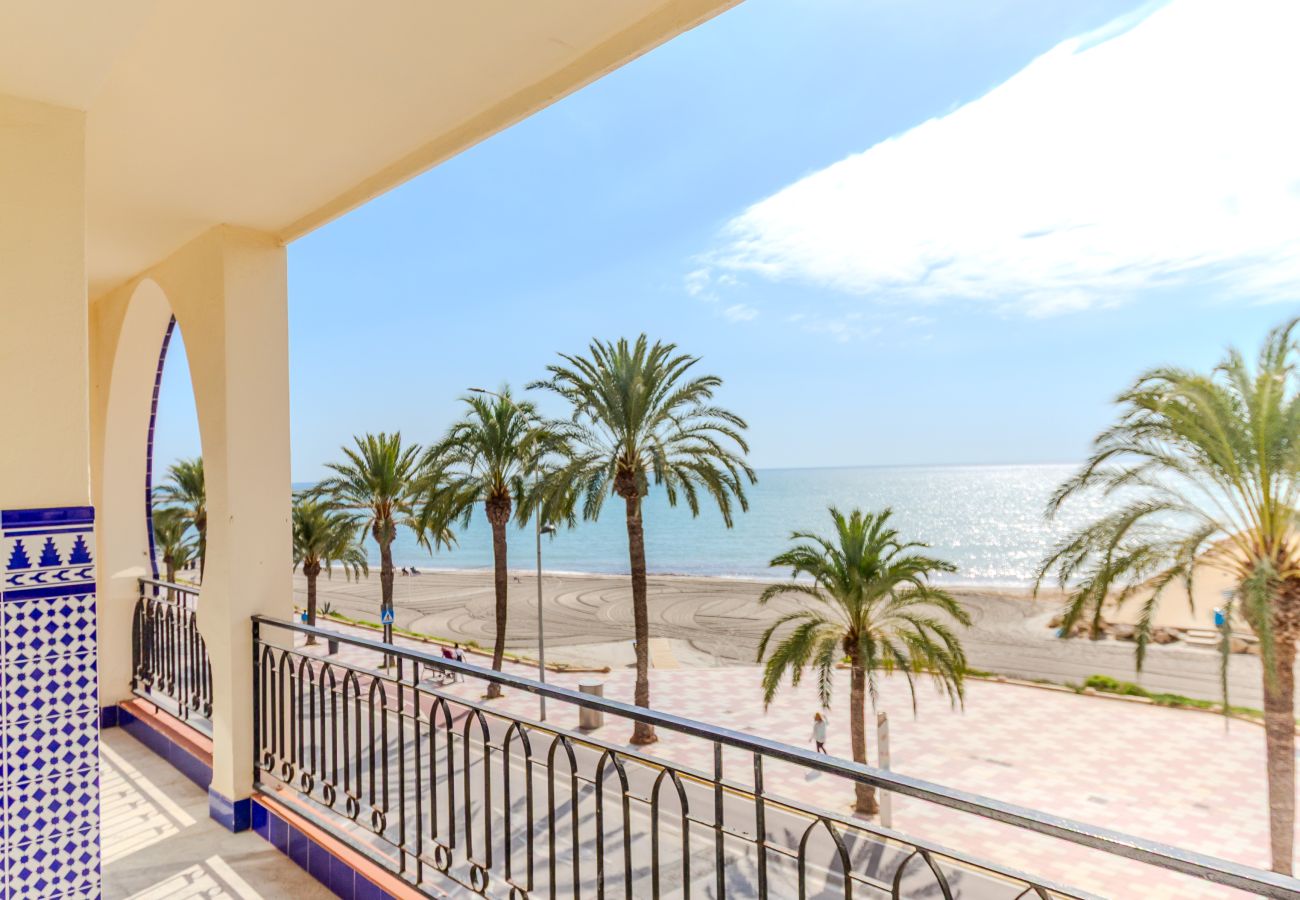 Apartamento en Santa Pola - Primera línea de playa (Media estancia +11 días)