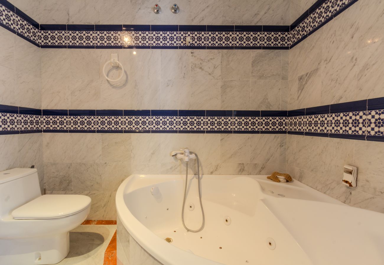 Apartamento en Santa Pola - Primera línea de playa (Media estancia +11 días)