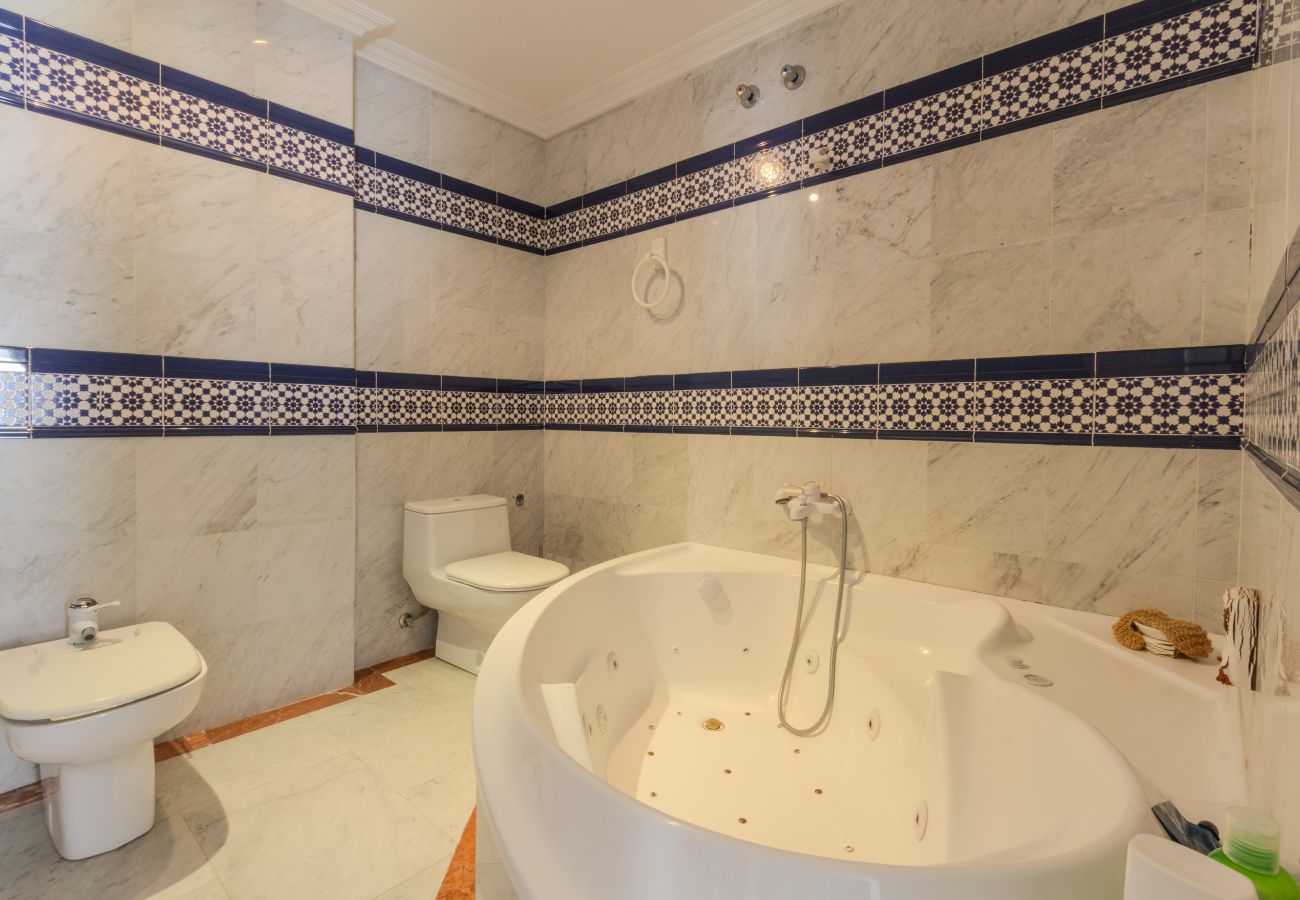 Apartamento en Santa Pola - Primera línea de playa (Media estancia +11 días)