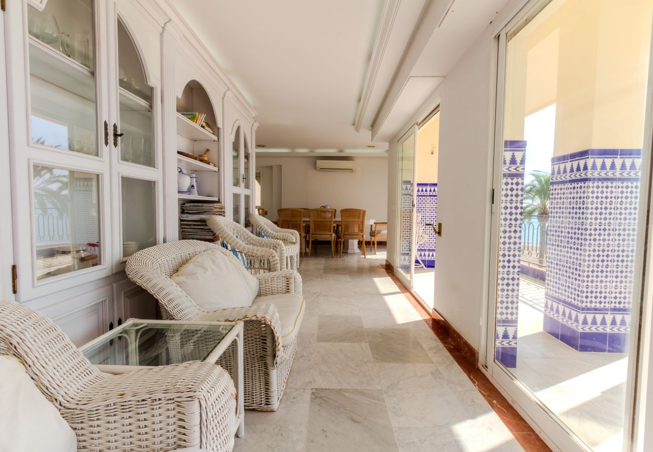 Apartamento en Santa Pola - Primera línea de playa (Media estancia +11 días)