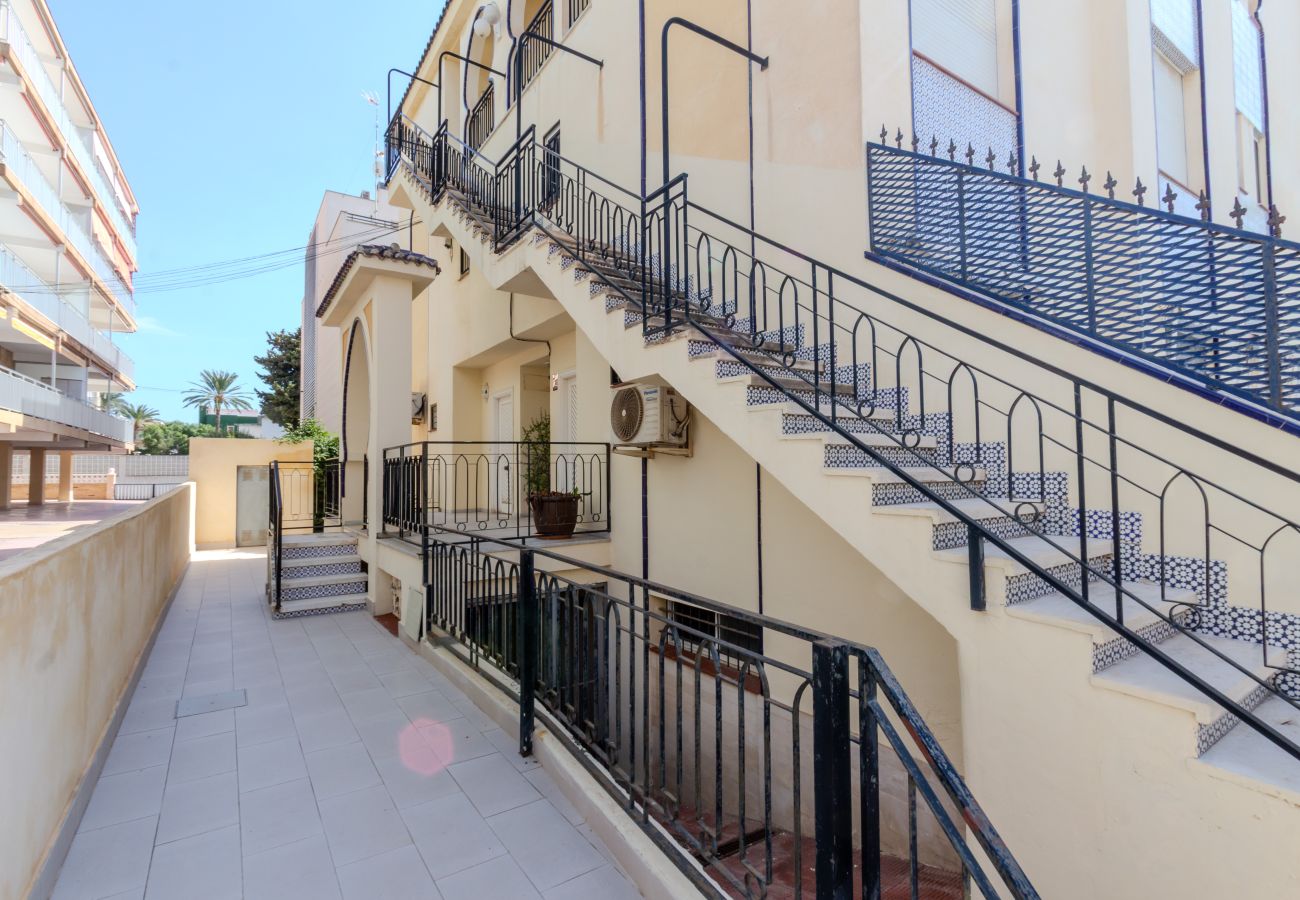 Apartamento en Santa Pola - Primera línea de playa (Media estancia +11 días)