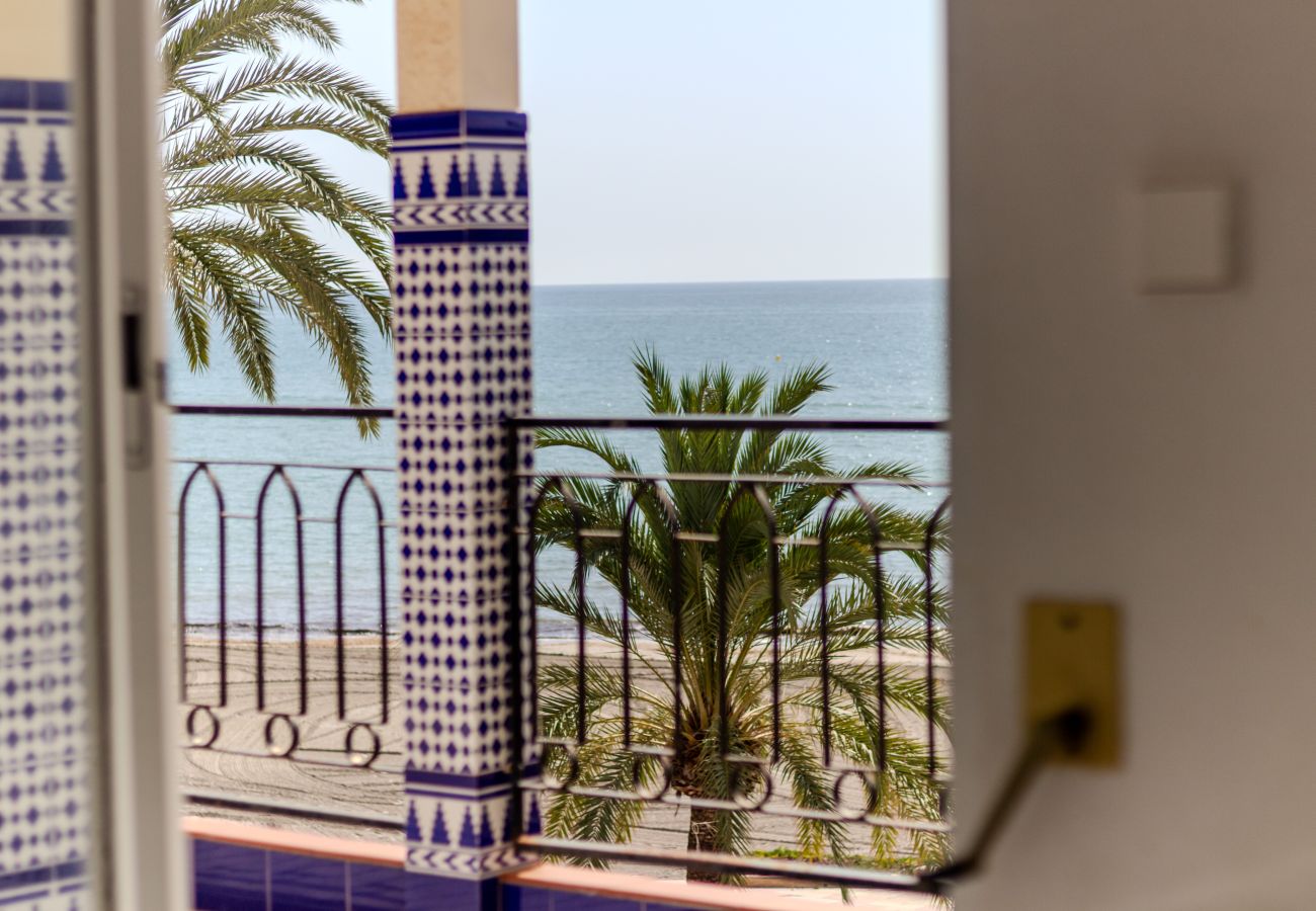 Apartamento en Santa Pola - Primera línea de playa (Media estancia +11 días)