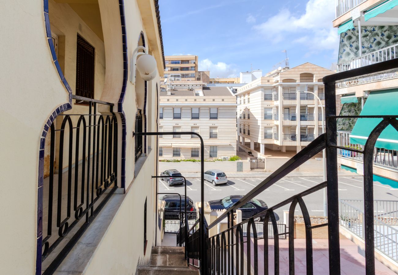 Apartamento en Santa Pola - Primera línea de playa (Media estancia +11 días)