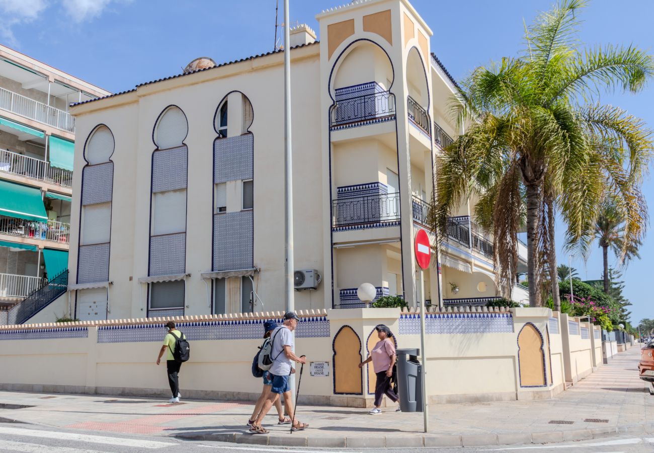 Apartamento en Santa Pola - Primera línea de playa (Media estancia +11 días)