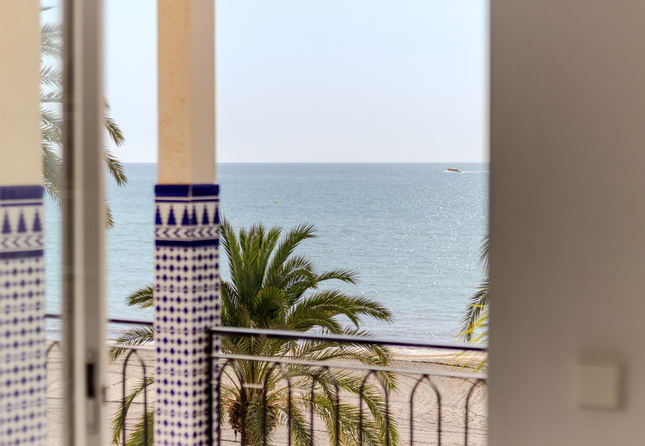 Apartamento en Santa Pola - Primera línea de playa (Media estancia +11 días)