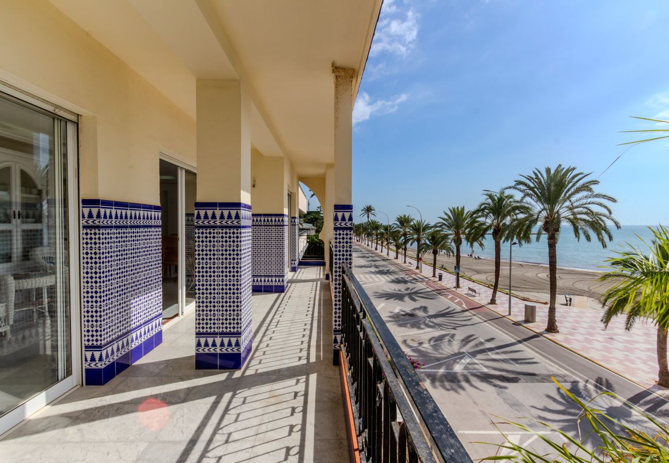 Apartamento en Santa Pola - Primera línea de playa (Media estancia +11 días)
