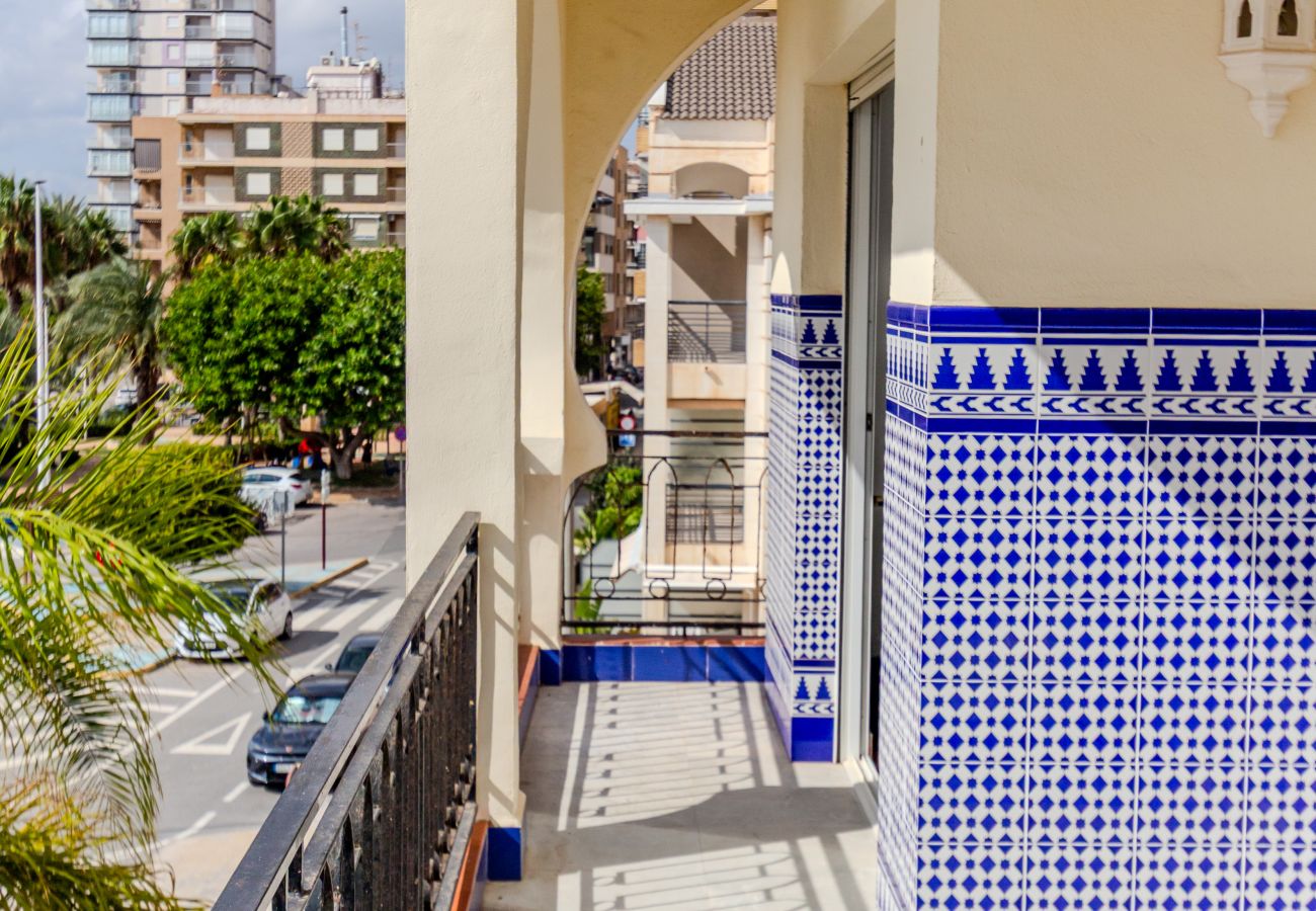 Apartamento en Santa Pola - Primera línea de playa (Media estancia +11 días)