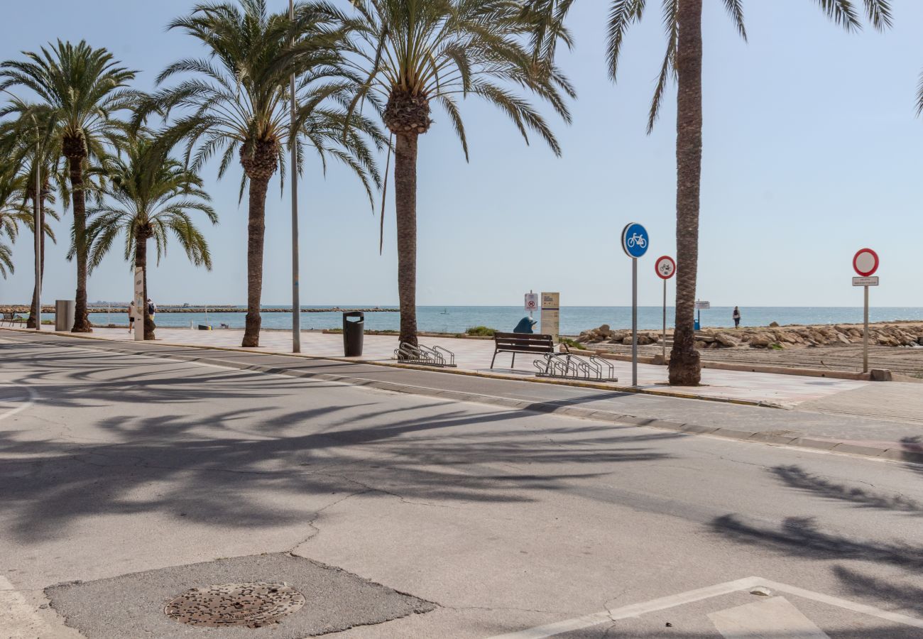 Apartamento en Santa Pola - Primera línea de playa (Media estancia +11 días)
