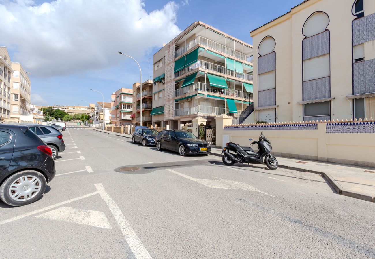 Apartamento en Santa Pola - Primera línea de playa (Media estancia +11 días)