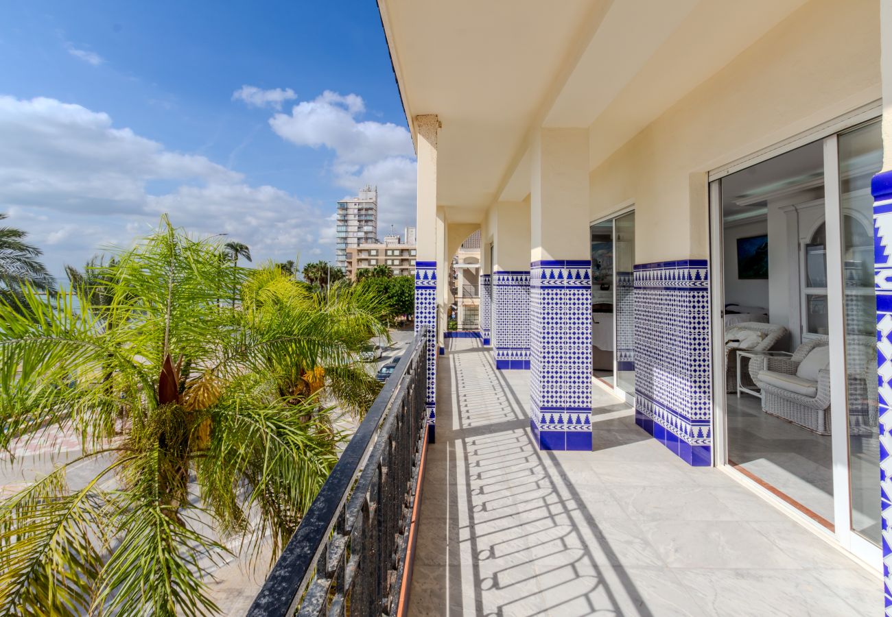 Apartamento en Santa Pola - Primera línea de playa (Media estancia +11 días)