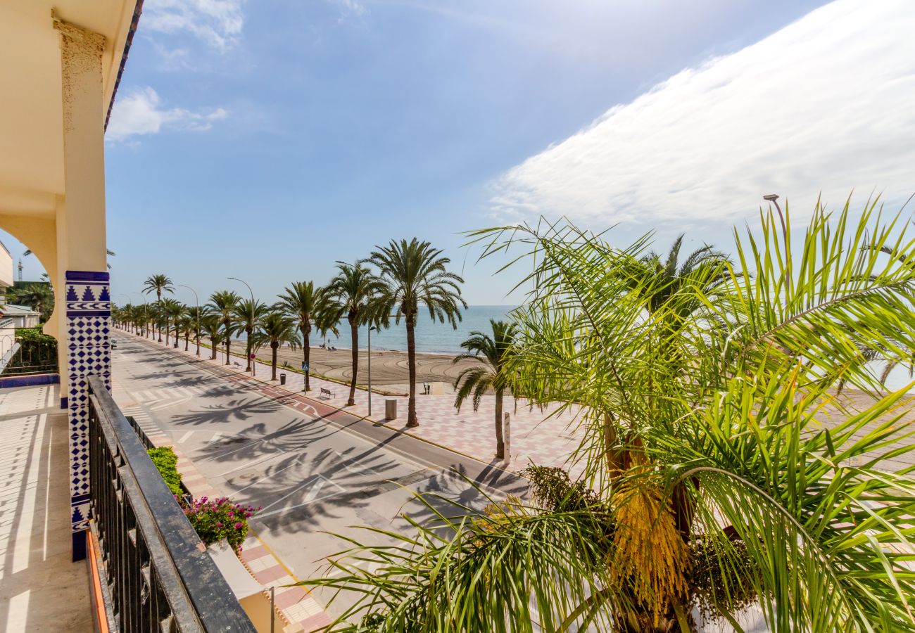 Apartamento en Santa Pola - Primera línea de playa (Media estancia +11 días)