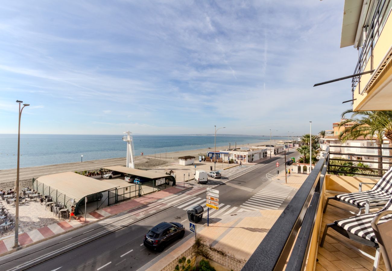 Apartamento en Santa Pola - Apartamento frente a la playa cerca del aeropuerto