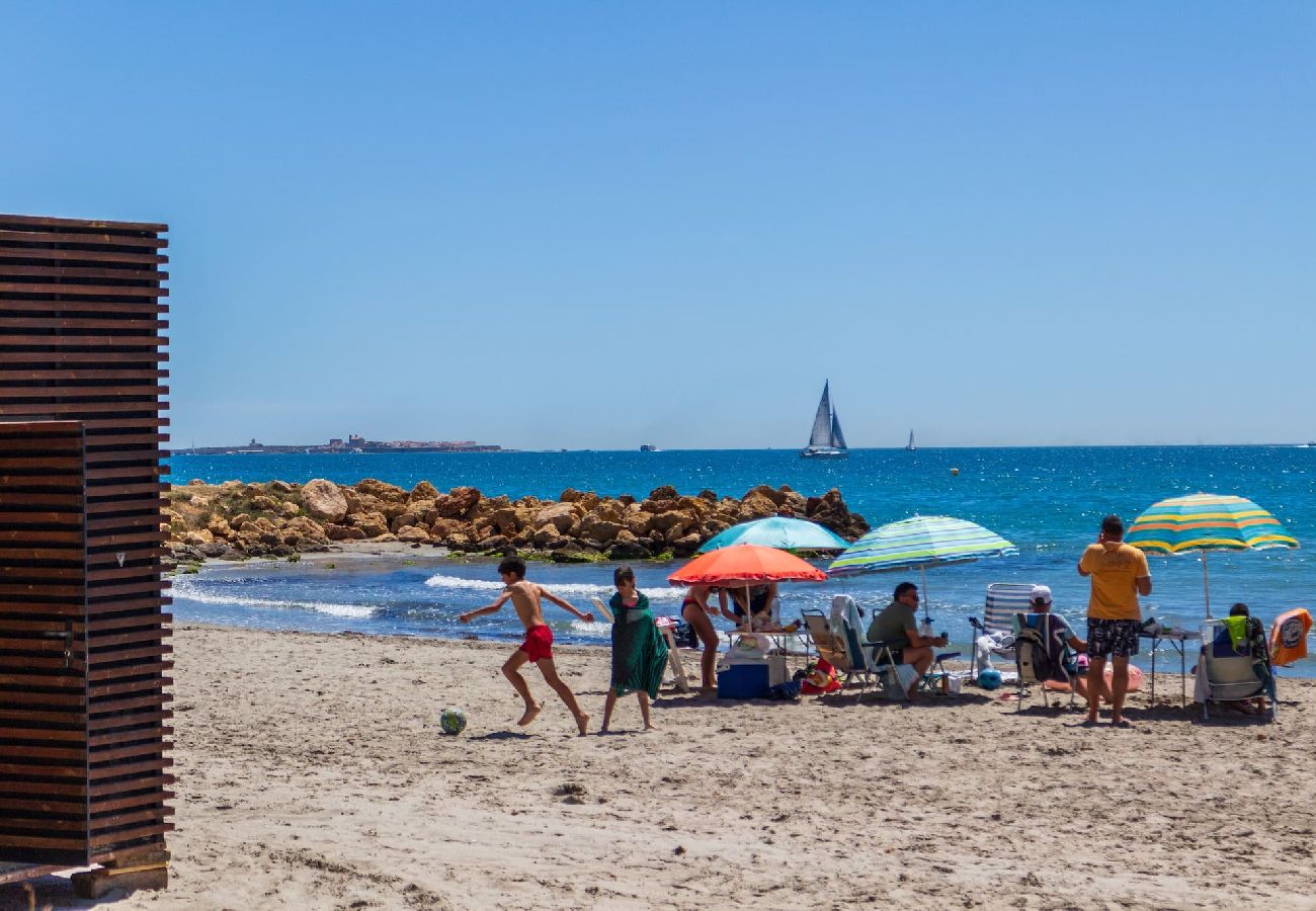 Studio in santa pola - Estudio para dos a 5 metros de la playa + parking 