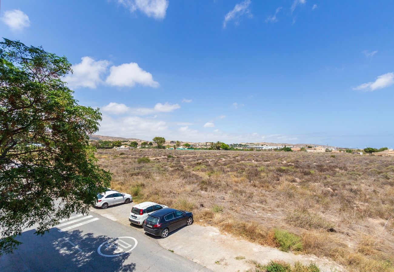 Apartment in Torrellano - Alojamiento cera del aeropuerto bien comunicado 