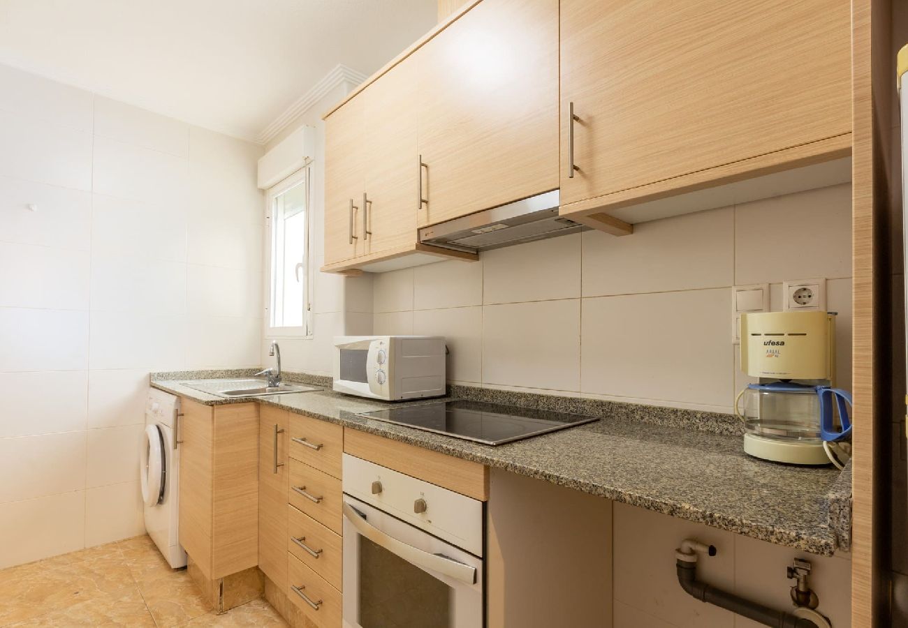 Apartament w Torrellano - Alojamiento cera del aeropuerto bien comunicado 