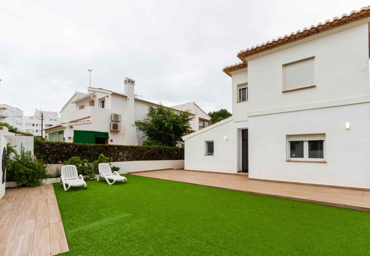 Dom w Javea - Villa para 8 cerca de Playa del Arenal con jardín y barbacoa