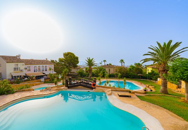 Dom w Finestrat - Casa con BBQ y piscina comunitaria - Golf Badía, Finestrat