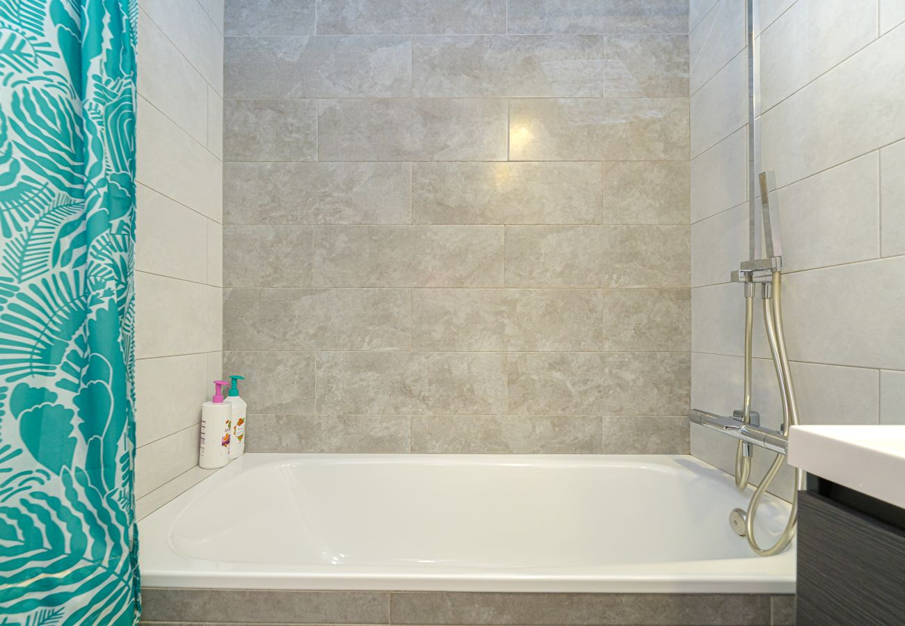 Dom w Finestrat - Casa con BBQ y piscina comunitaria - Golf Badía, Finestrat