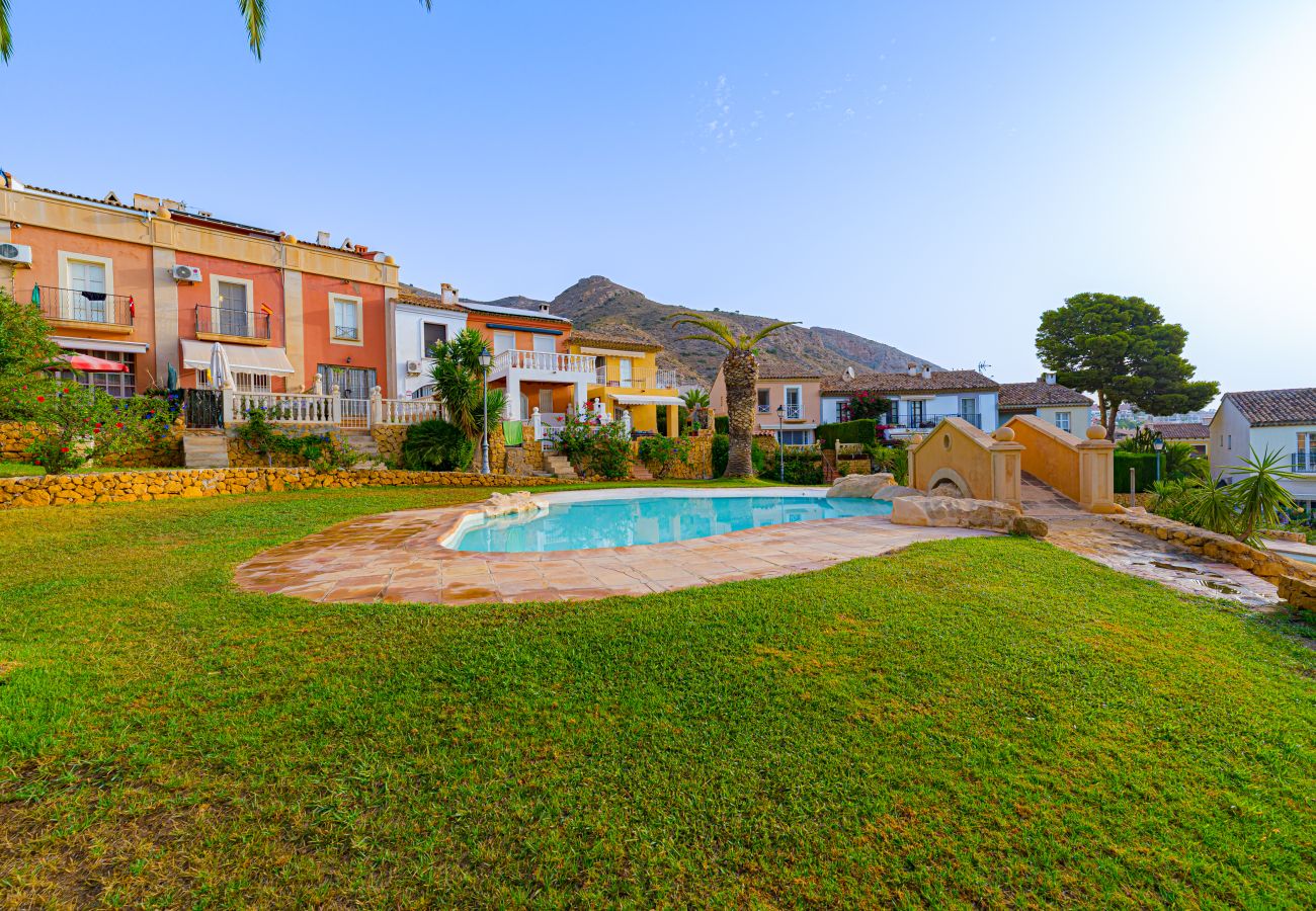 Dom w Finestrat - Casa con BBQ y piscina comunitaria - Golf Badía, Finestrat